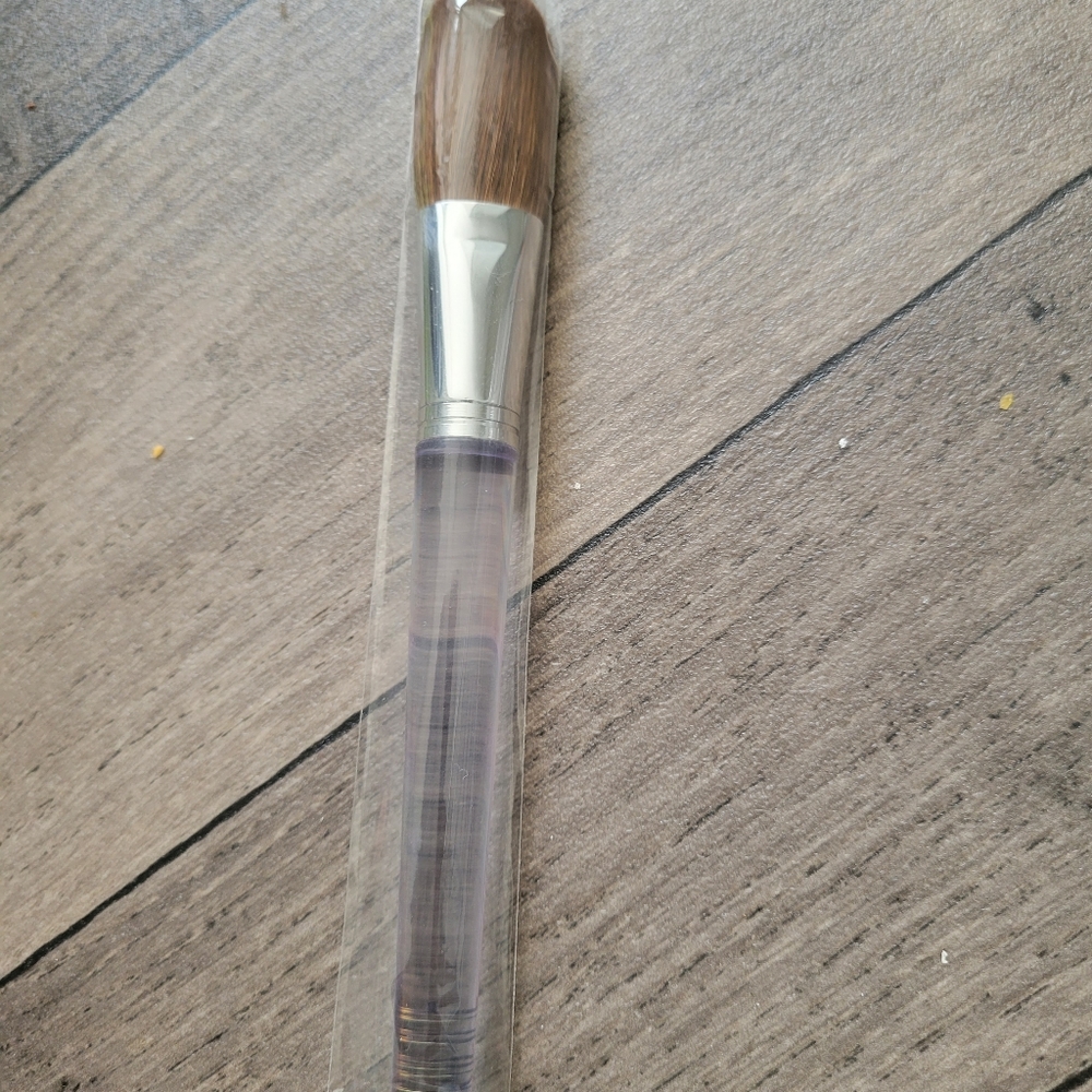 NWT CLINIQUE FOUNDATION BRUSH